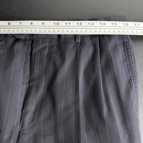 Jos A Bank Signature Collection Mens Navy Pinstripe Wool Suit 40R 32W - Picture 5 of 7